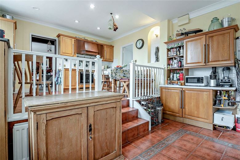 4 bedroom house, Newtown Road, Newbury RG14 - Available