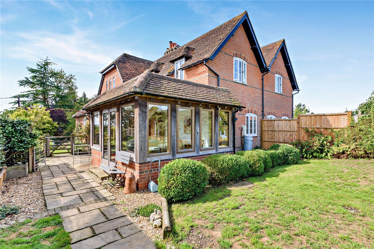 3 bedroom cottage, Hyde End Lane, Brimpton RG7 - Sold STC