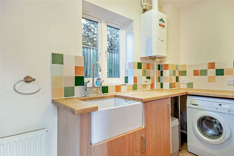 2 bedroom bungalow, Enborne Road, Newbury RG14 - Available