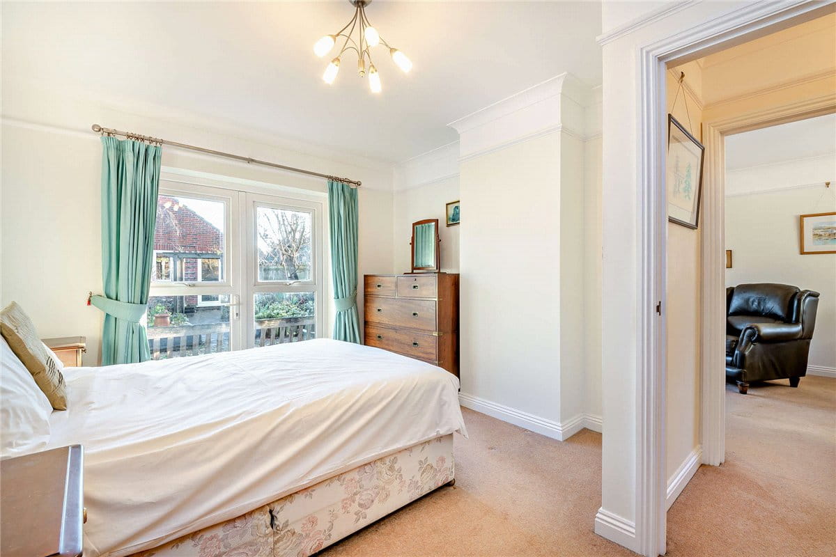 2 bedroom bungalow, Enborne Road, Newbury RG14 - Available