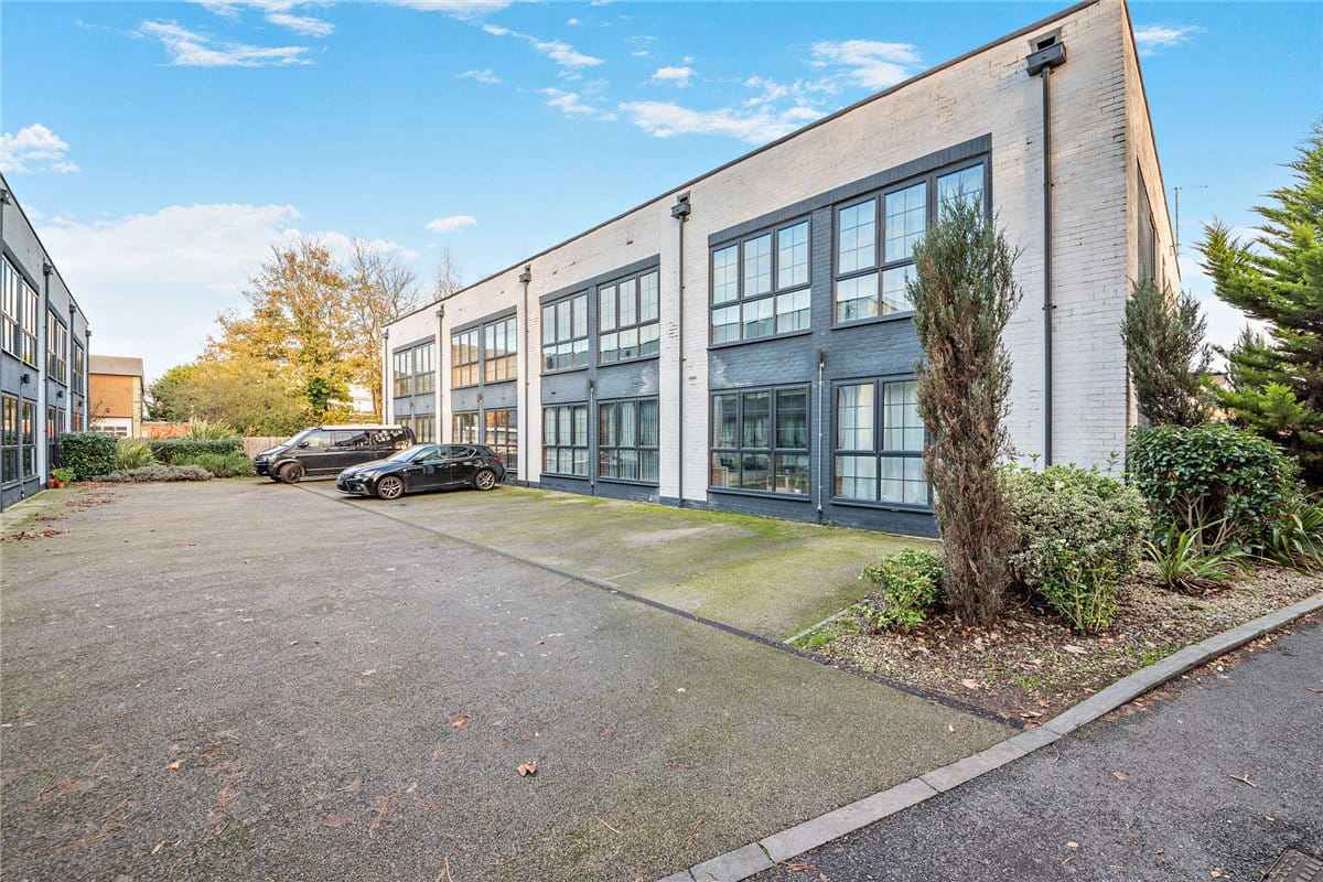 1 bedroom flat, Kelvin Road, Newbury RG14 - Available