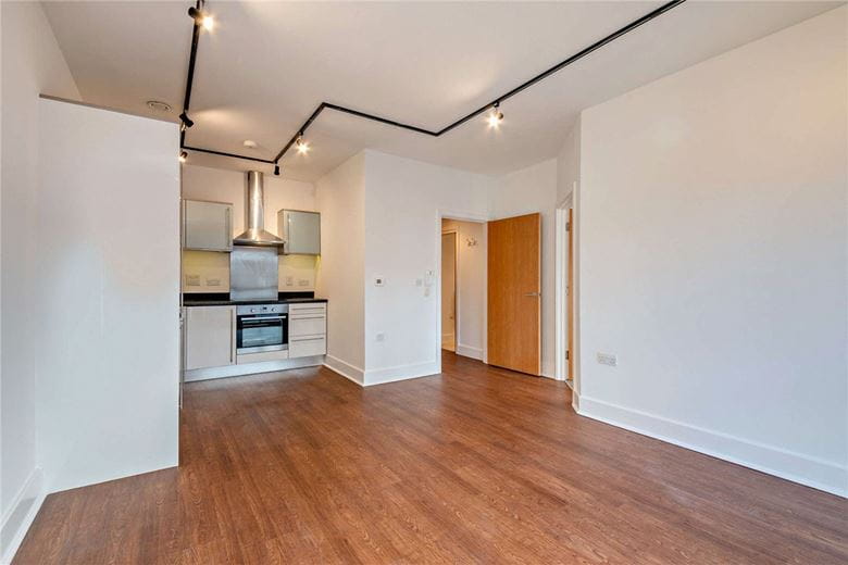 1 bedroom flat, Kelvin Road, Newbury RG14 - Available