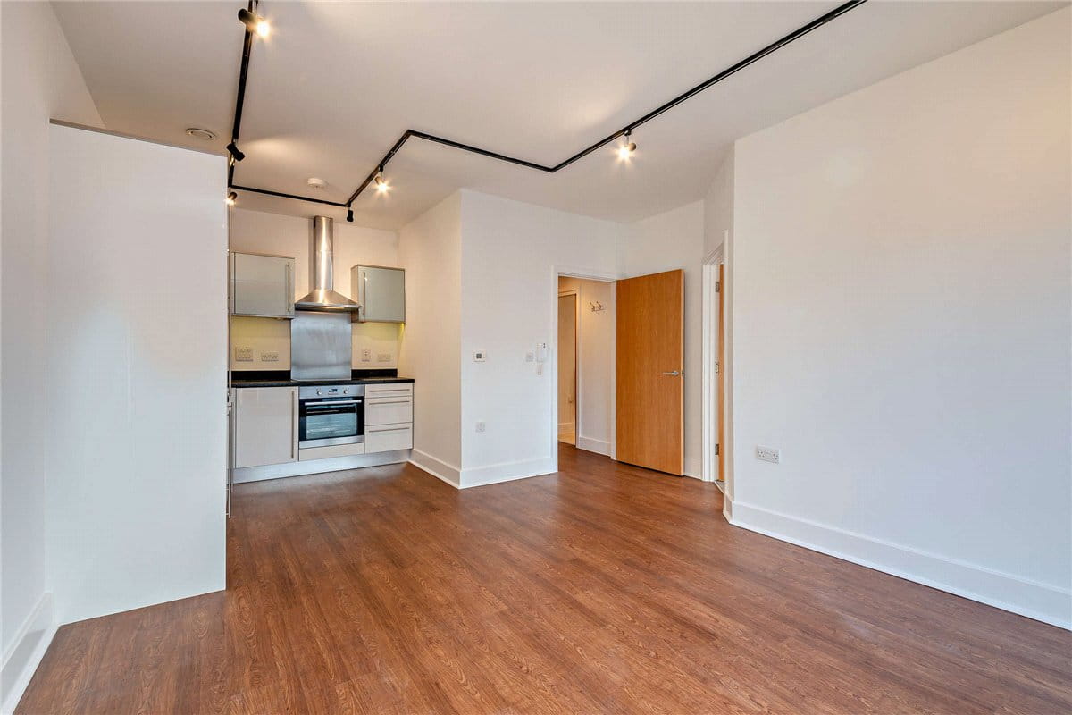 1 bedroom flat, Kelvin Road, Newbury RG14 - Available