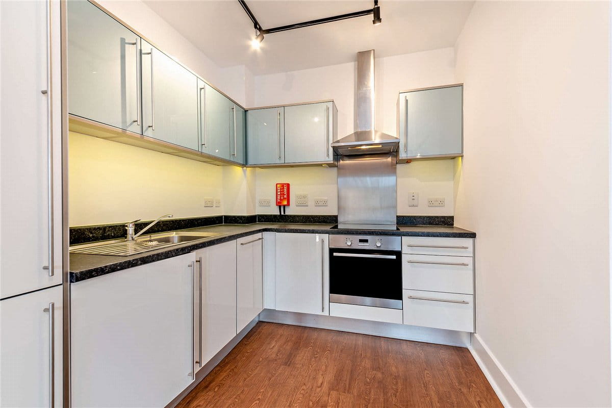 1 bedroom flat, Kelvin Road, Newbury RG14 - Available
