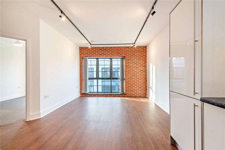 1 bedroom flat, Kelvin Road, Newbury RG14 - Available