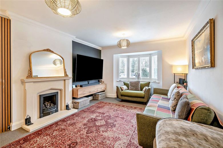 6 bedroom house, Dorneywood Way, Newbury RG14 - Available