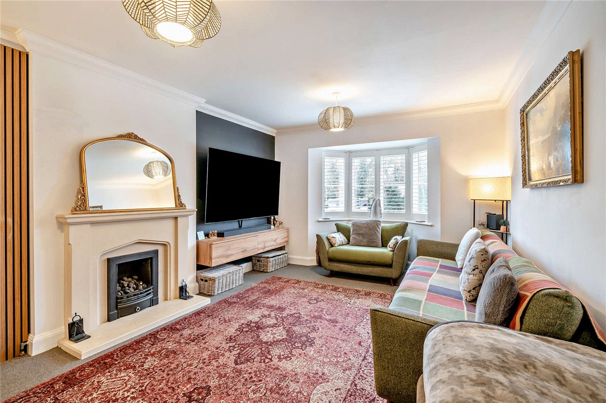 6 bedroom house, Dorneywood Way, Newbury RG14 - Available