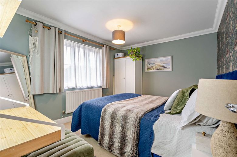 6 bedroom house, Dorneywood Way, Newbury RG14 - Available