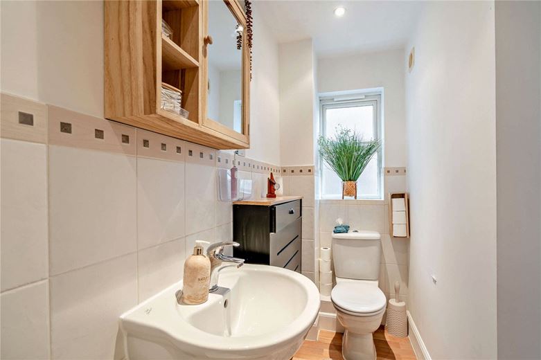 6 bedroom house, Dorneywood Way, Newbury RG14 - Available