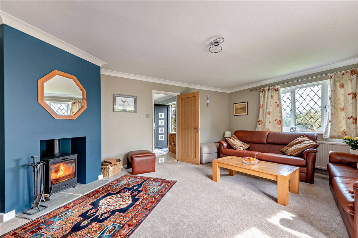 4 bedroom house, Oxford Road, Donnington RG14 - Available