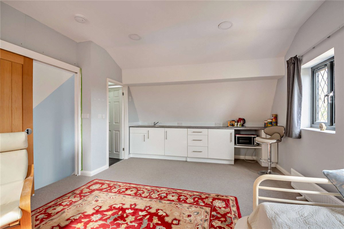 4 bedroom house, Oxford Road, Donnington RG14 - Available