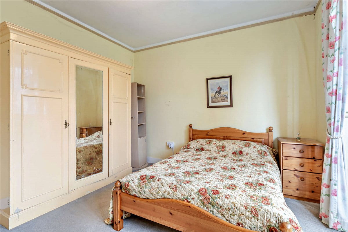 8 bedroom house, Yattendon Road, Hermitage RG18 - Available