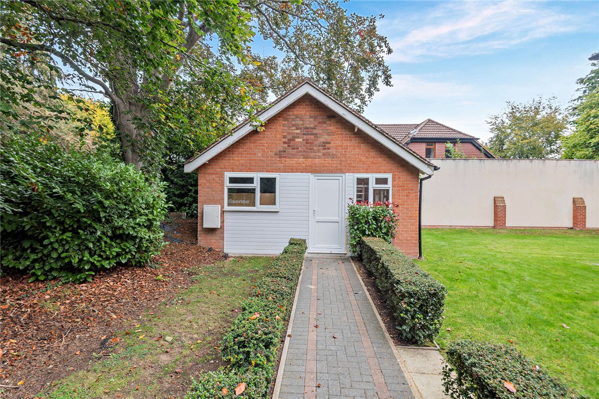 2 bedroom flat, The Dolmans, Shaw RG14 - Sold STC