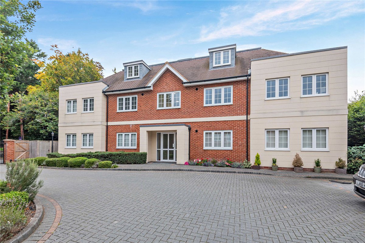 2 bedroom flat, The Dolmans, Shaw RG14 - Sold STC