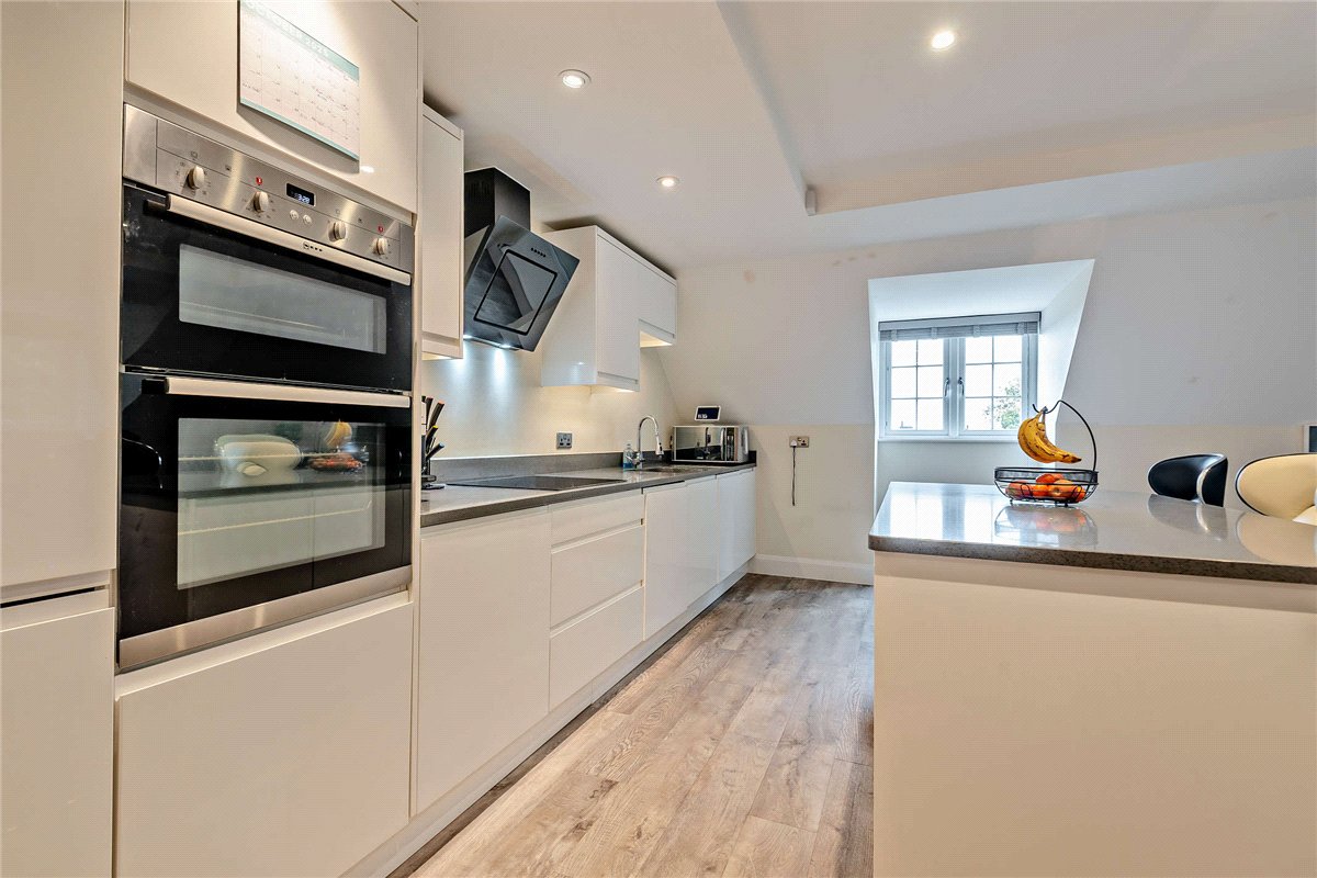 2 bedroom flat, The Dolmans, Shaw RG14 - Sold STC