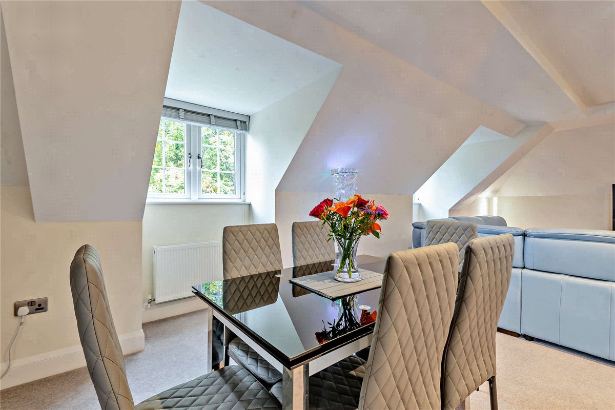 2 bedroom flat, The Dolmans, Shaw RG14 - Sold STC