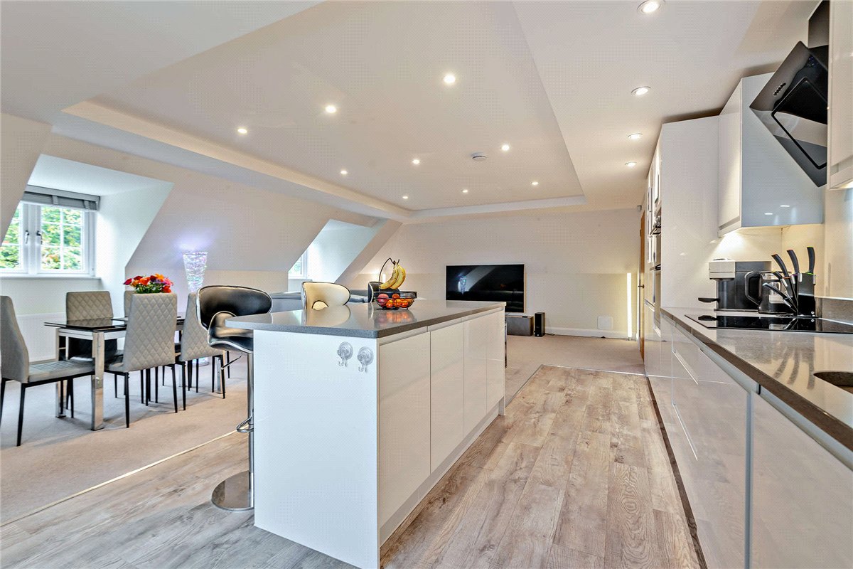 2 bedroom flat, The Dolmans, Shaw RG14 - Sold STC