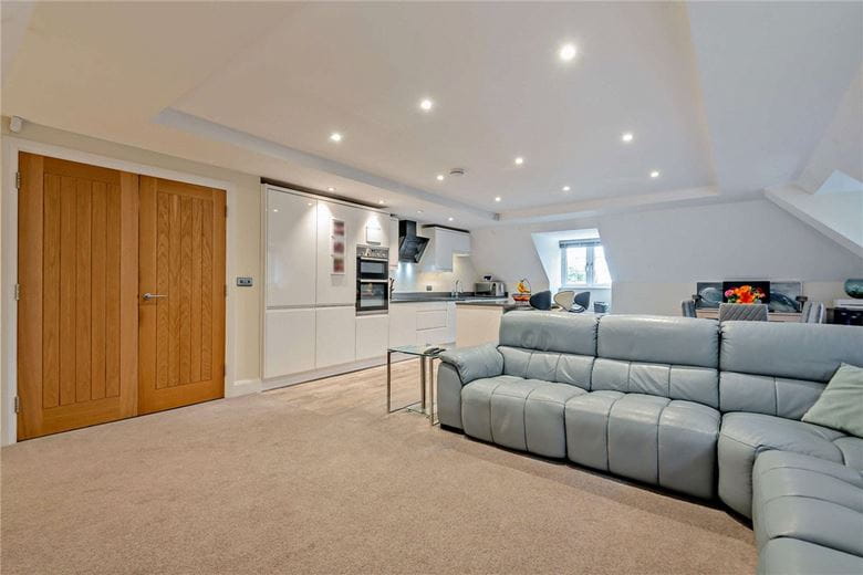 2 bedroom flat, The Dolmans, Shaw RG14 - Sold STC