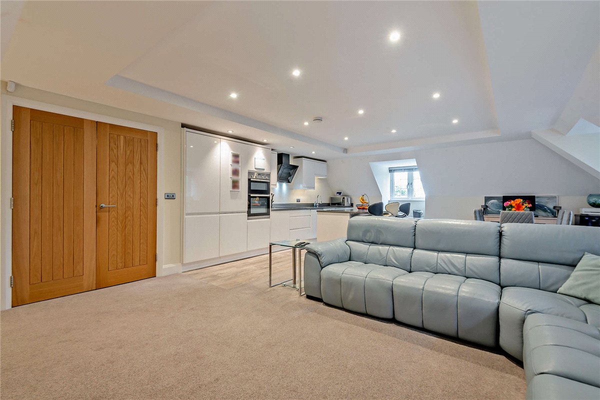 2 bedroom flat, The Dolmans, Shaw RG14 - Sold STC