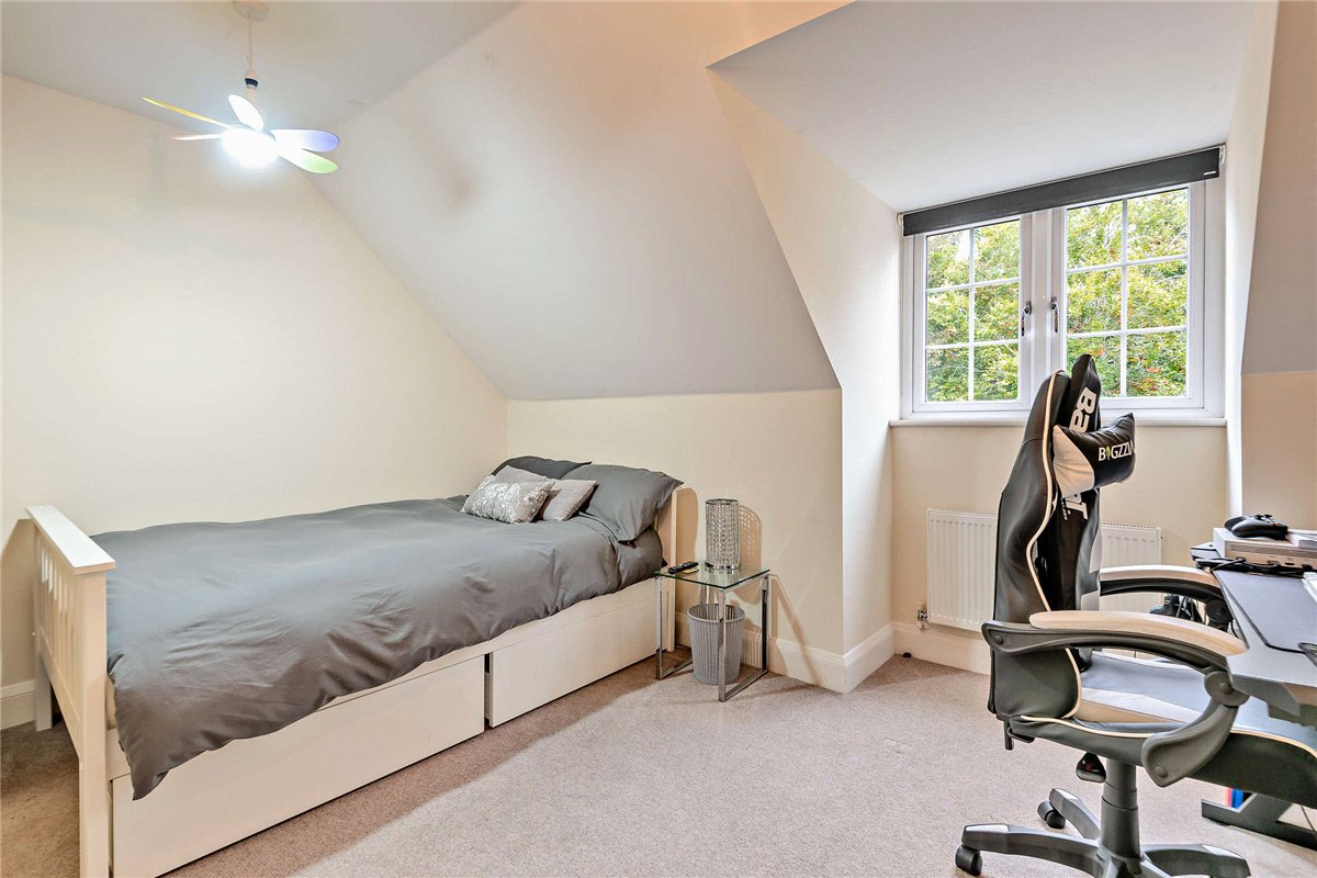 2 bedroom flat, The Dolmans, Shaw RG14 - Sold STC