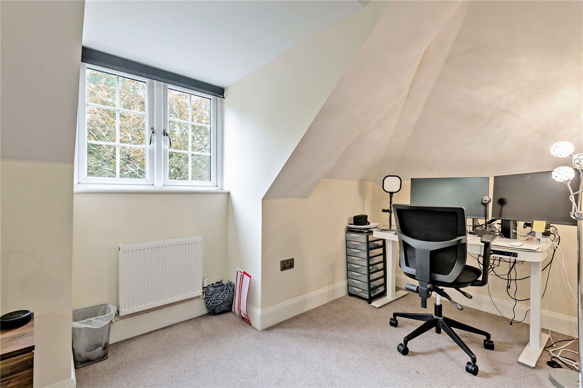 2 bedroom flat, The Dolmans, Shaw RG14 - Sold STC