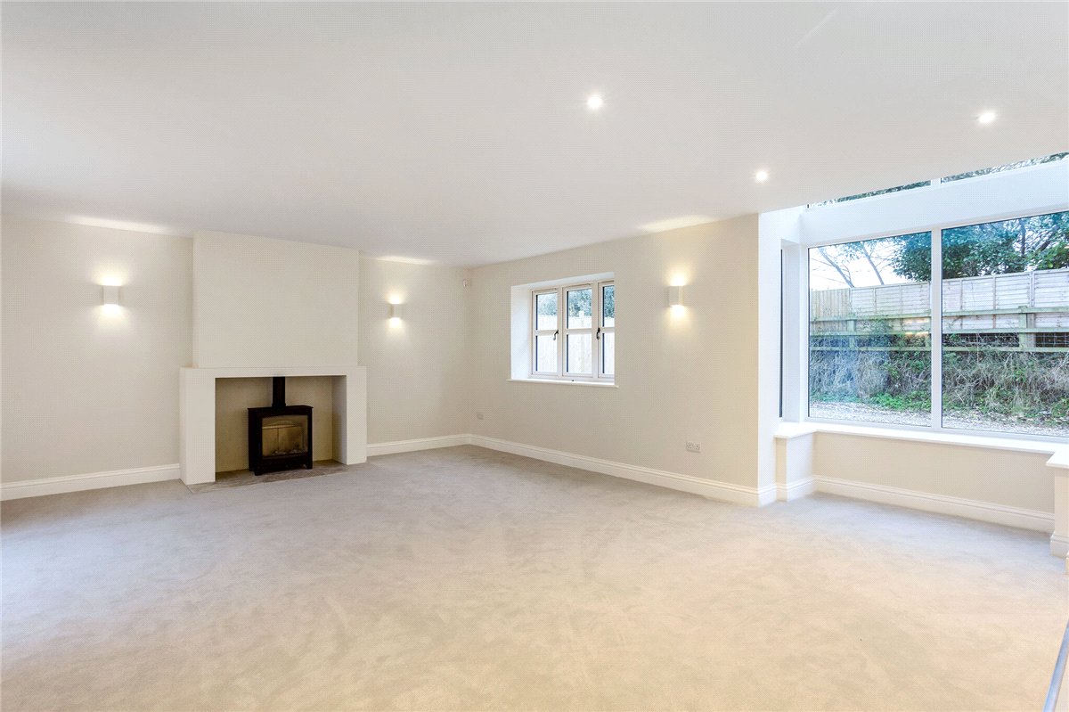 2 bedroom cottage, Ram Alley, Ashford Hill RG19 - Available