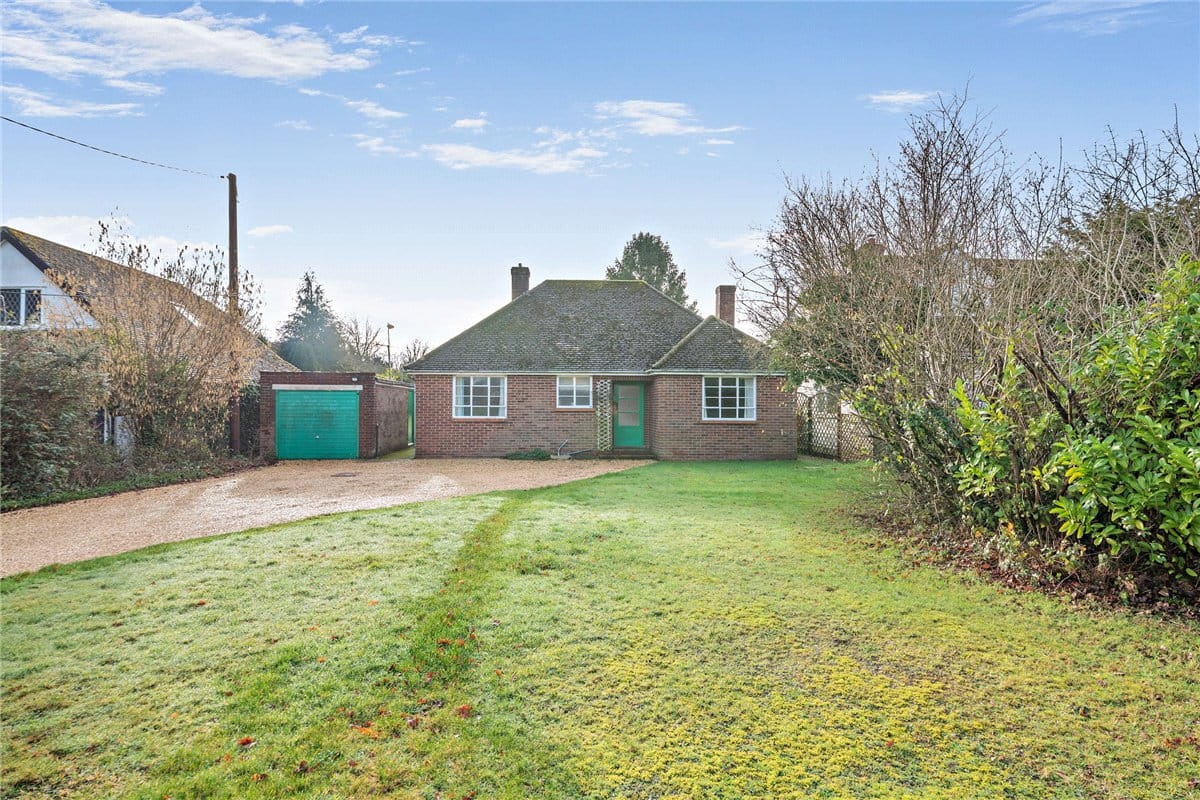 2 bedroom bungalow, Crookham Common Road, Crookham RG19 - Available