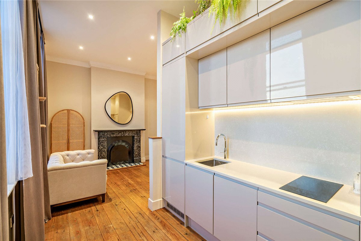 2 bedroom flat, Craven Road, Newbury RG14 - Available