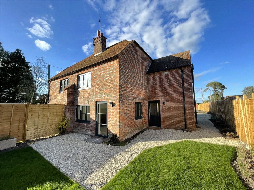 3 bedroom cottage, Enborne Street, Enborne RG14 - Sold STC