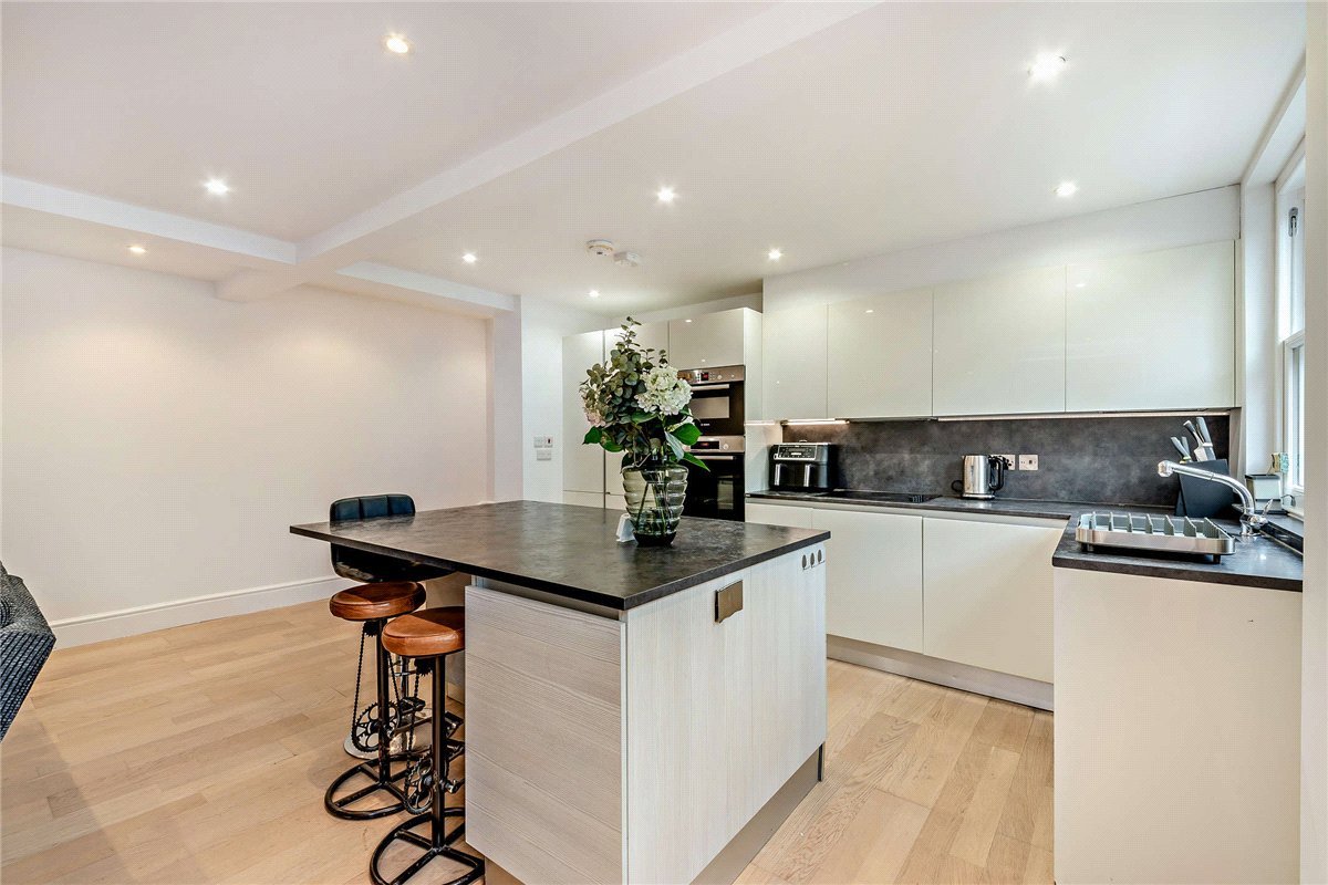 2 bedroom flat, Northbrook Street, Newbury RG14 - Available