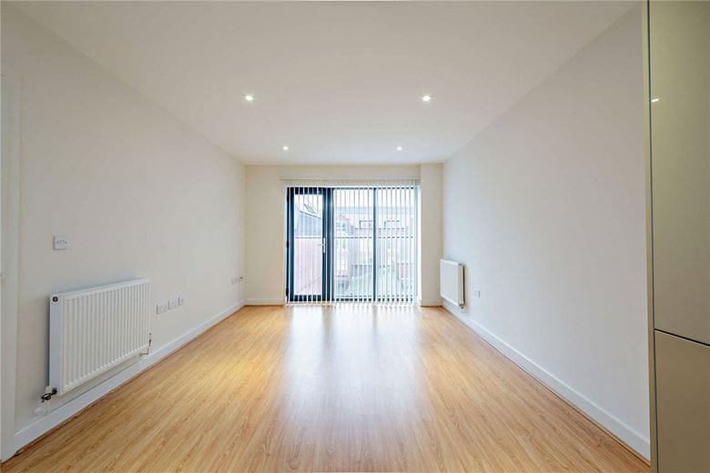 2 bedroom flat, West Street, Newbury RG14 - Available