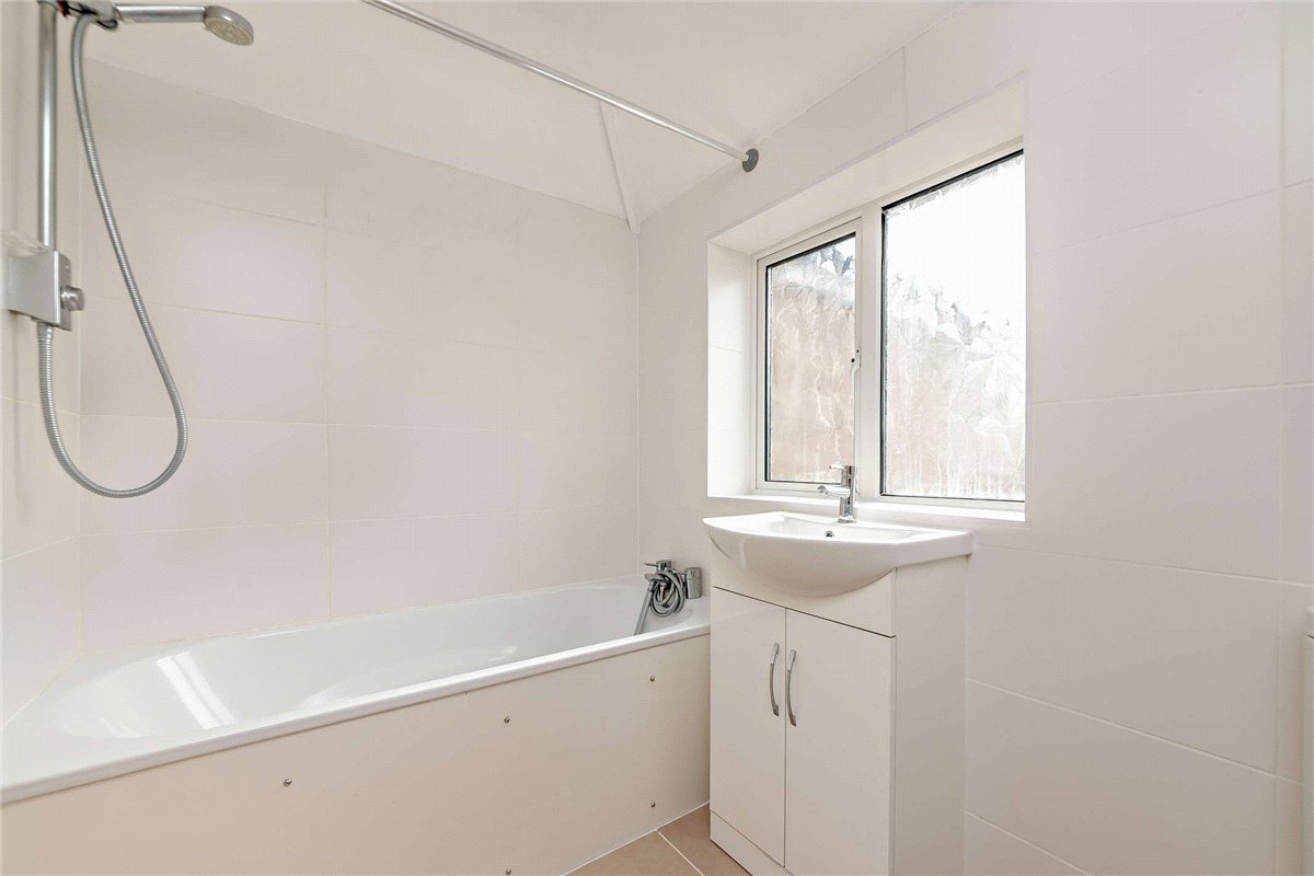 4 bedroom house, Sagecroft Road, Thatcham RG18 - Sold STC