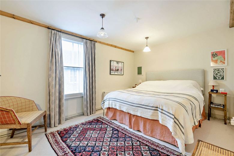 4 bedroom house, George Street, Kingsclere RG20 - Available