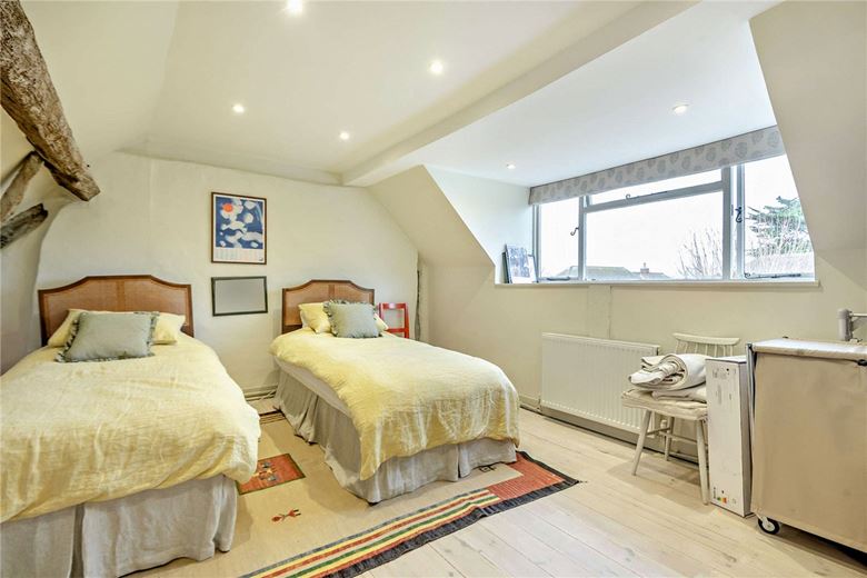 4 bedroom house, George Street, Kingsclere RG20 - Available