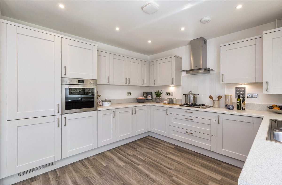 3 bedroom house, Princess Gardens, Bishops Green RG20 - Available