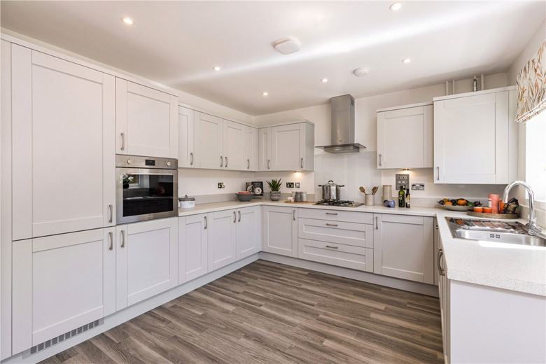 3 bedroom house, Princess Gardens, Bishops Green RG20 - Available