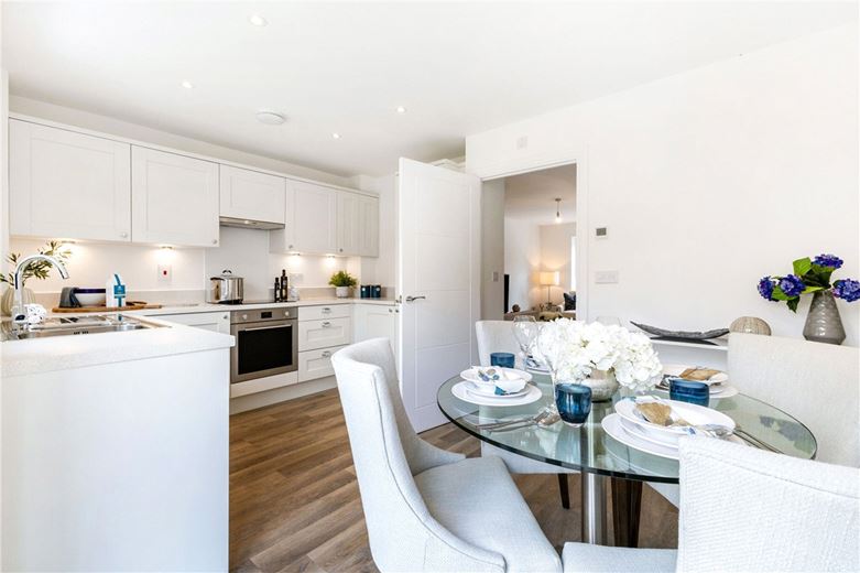 2 bedroom house, Princess Gardens, Bishops Green RG20 - Available