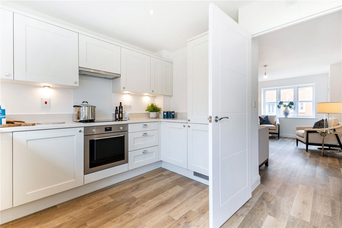 2 bedroom house, Princess Gardens, Bishops Green RG20 - Available