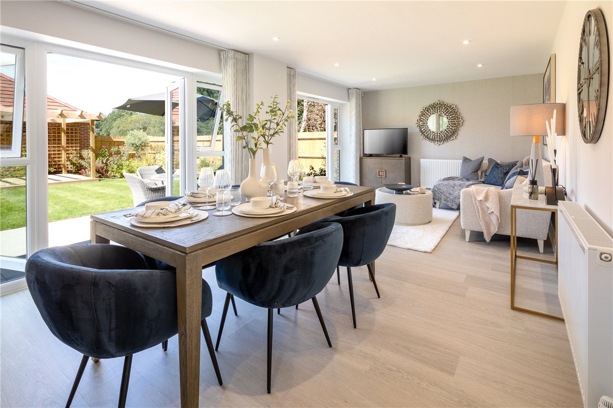 5 bedroom house, Princess Gardens, Bishops Green RG20 - Available