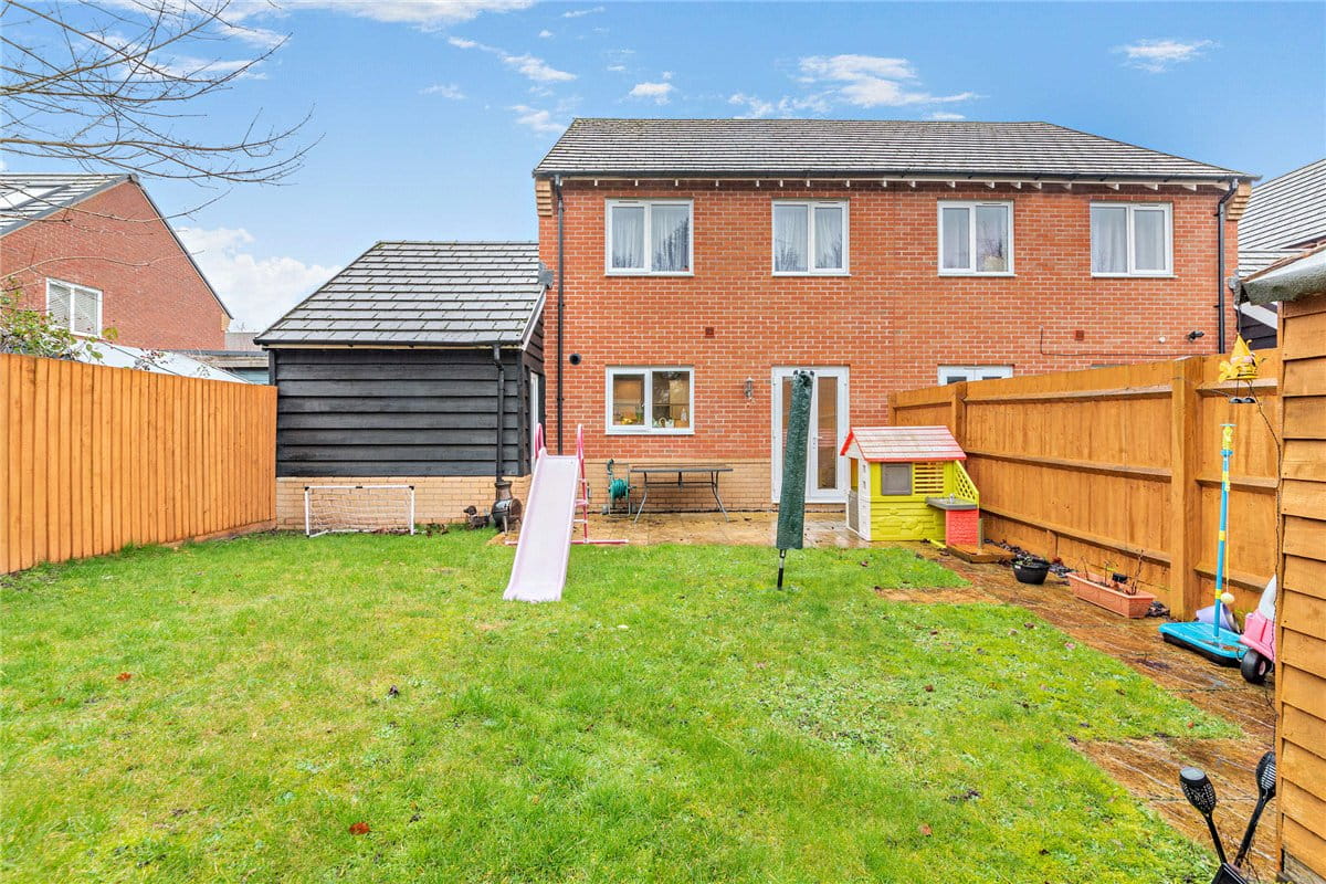 3 bedroom house, Blake Road, Hermitage RG18 - Available