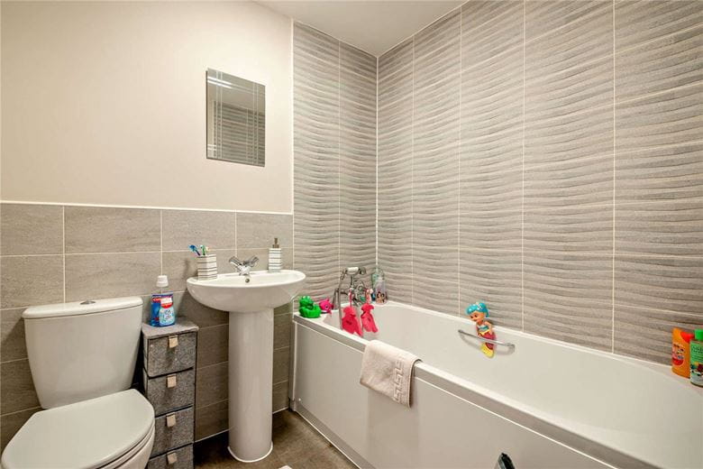 3 bedroom house, Blake Road, Hermitage RG18 - Available