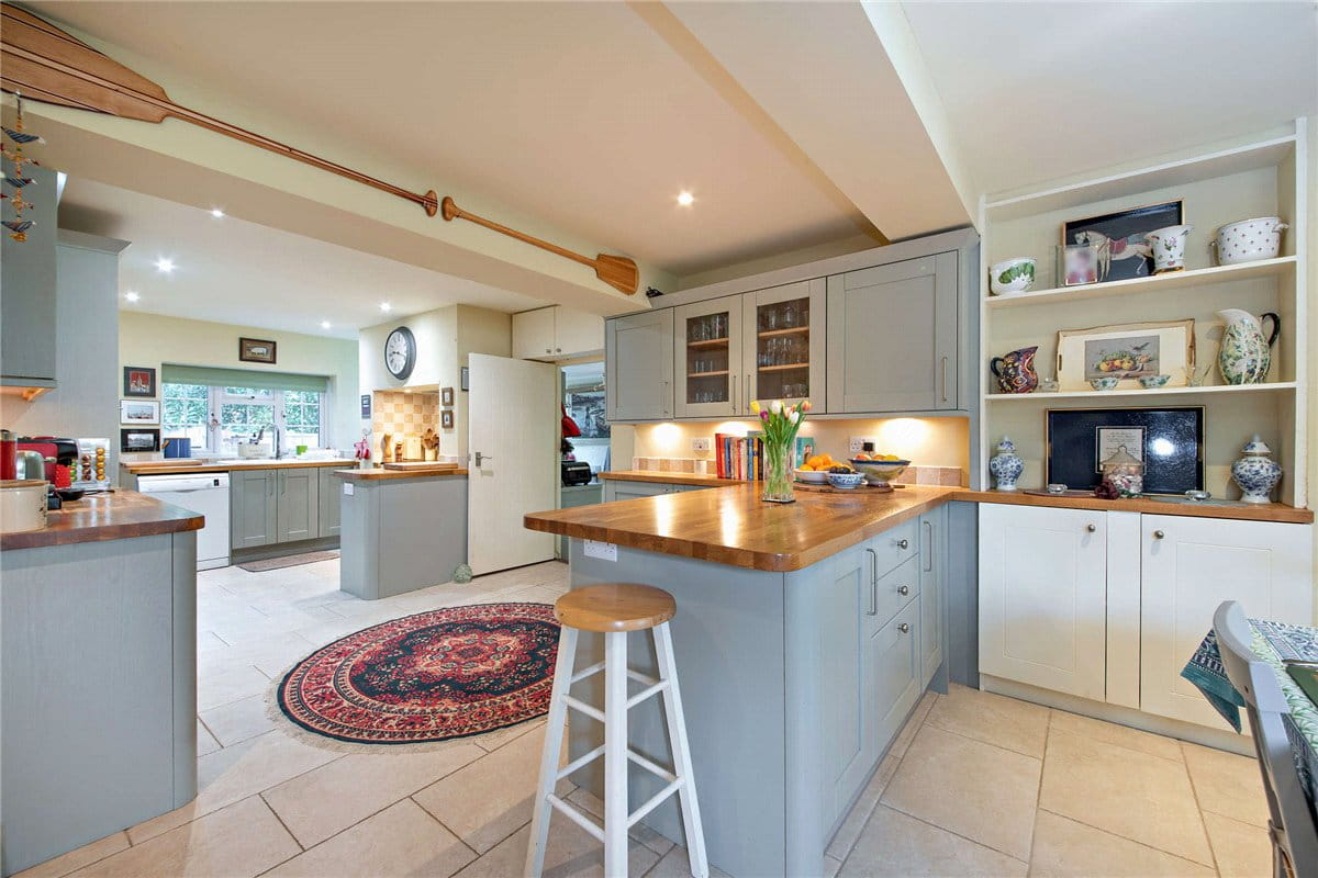 5 bedroom house, Burys Bank Road, Crookham Common RG19 - Available