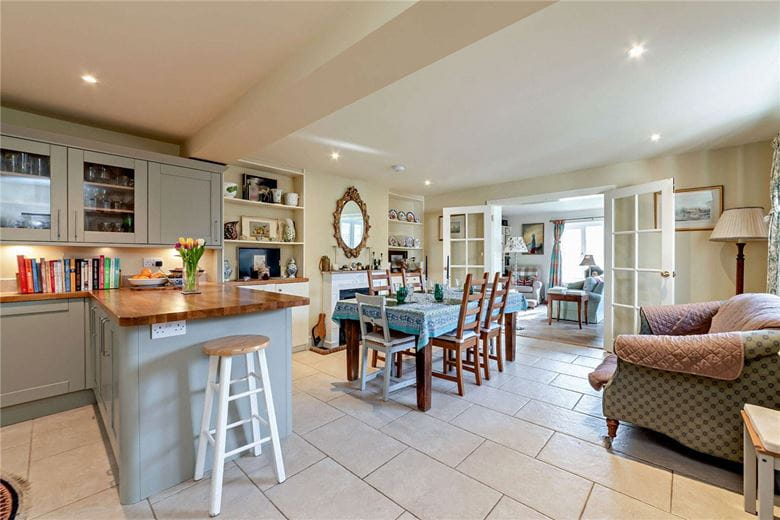 5 bedroom house, Burys Bank Road, Crookham Common RG19 - Available