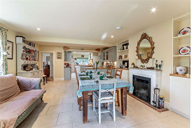 5 bedroom house, Burys Bank Road, Crookham Common RG19 - Available