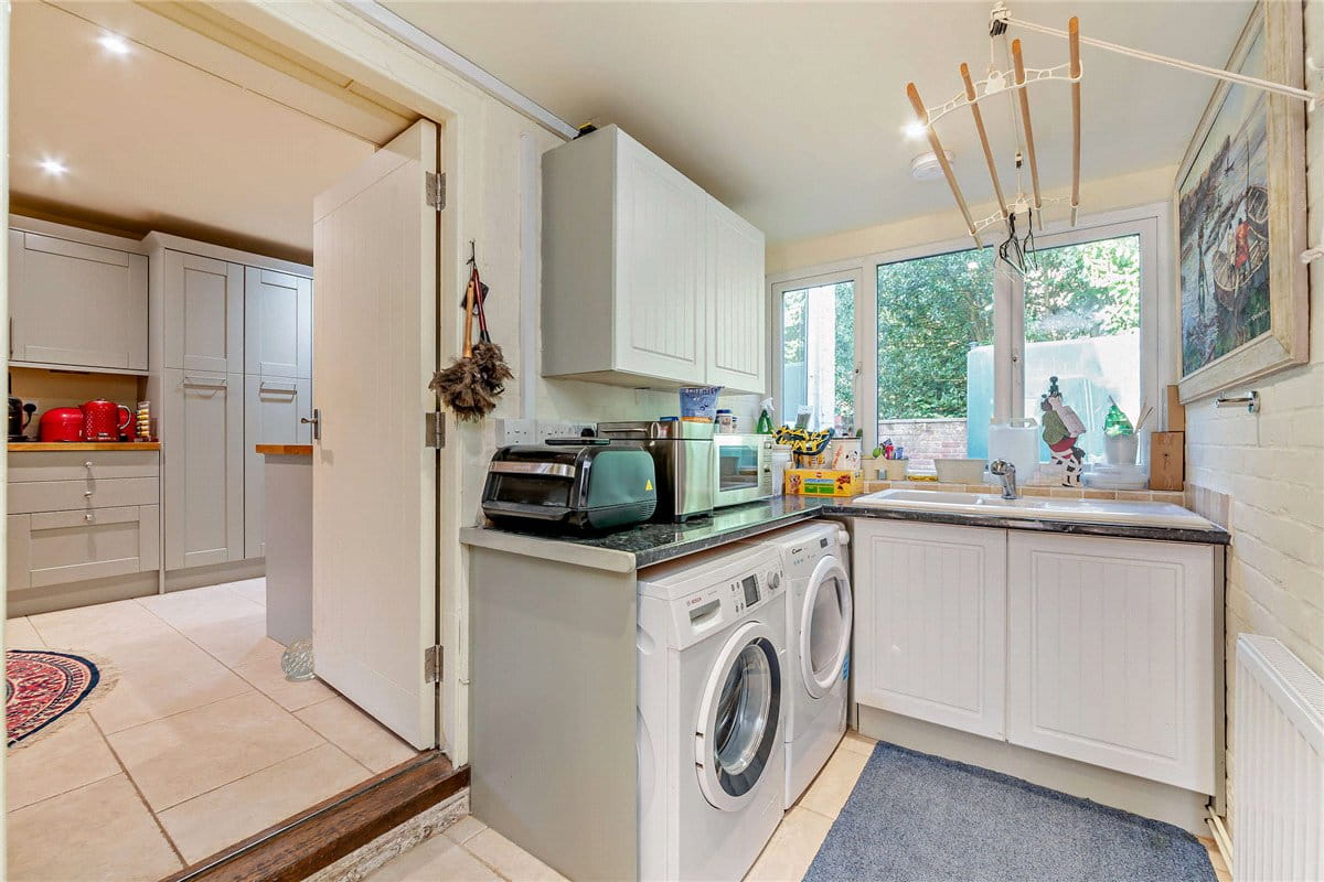 5 bedroom house, Burys Bank Road, Crookham Common RG19 - Available