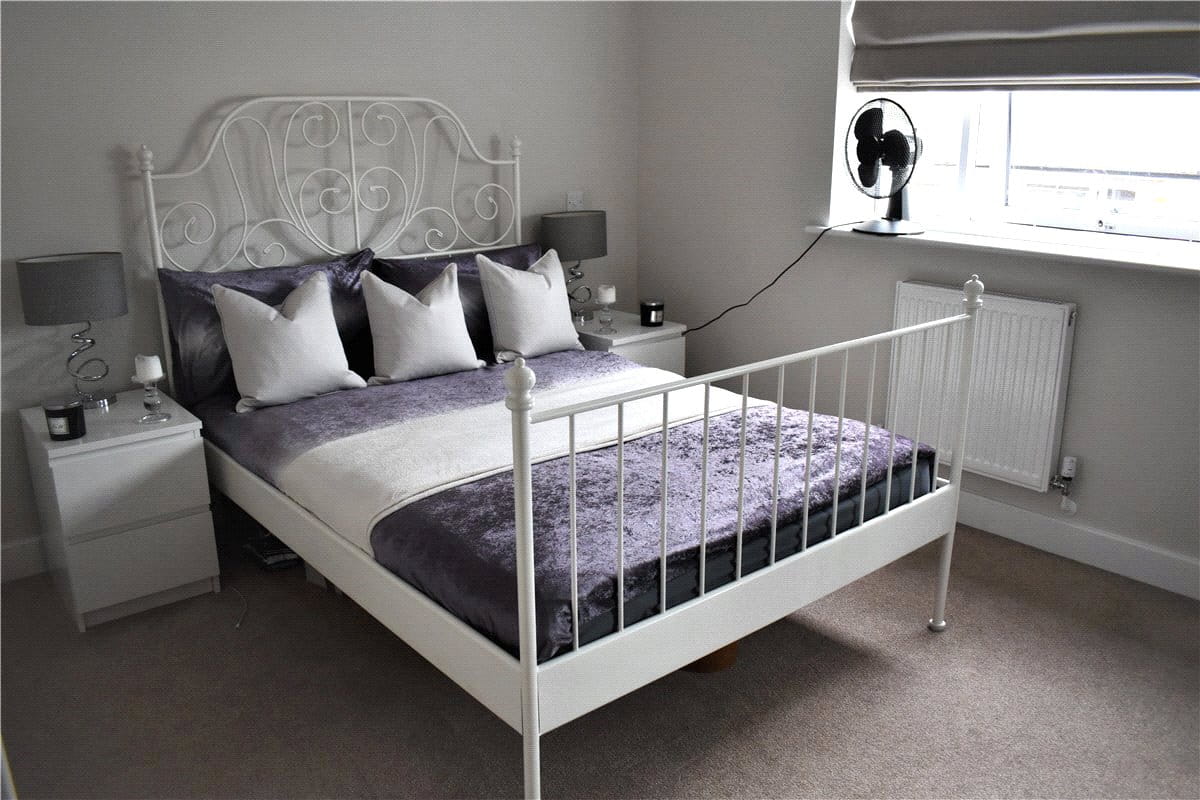 1 bedroom flat, Steel Close, Newtown Road RG14 - Available