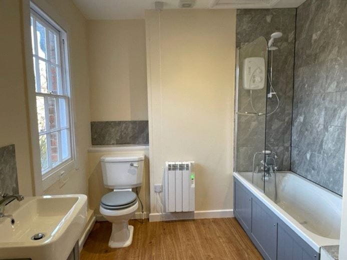 2 bedroom house, Madeira Place, Newbury RG14 - Available