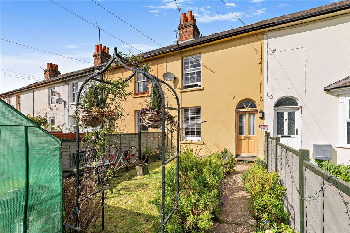 2 bedroom house, Madeira Place, Newbury RG14 - Available