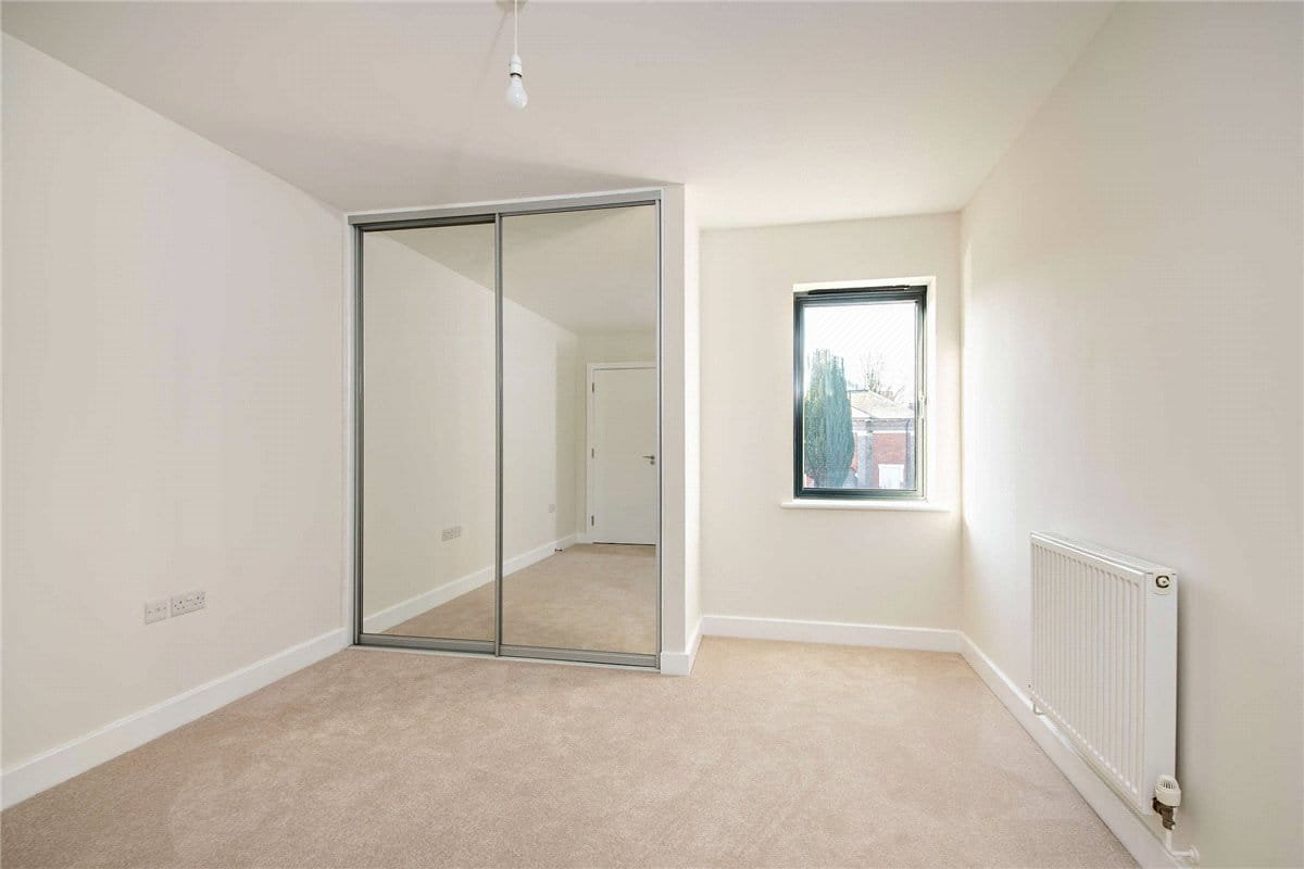 2 bedroom flat, West Street, Newbury RG14 - Available