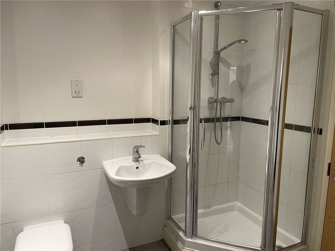 2 bedroom flat, Newtown Road, Newbury RG14